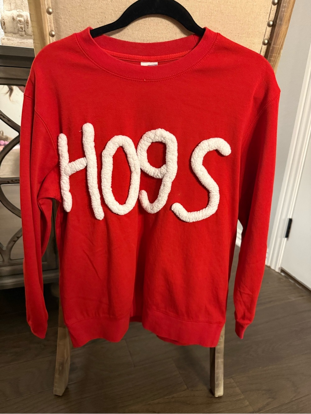 Red 'Hogs' Crewneck Sweater - Women
